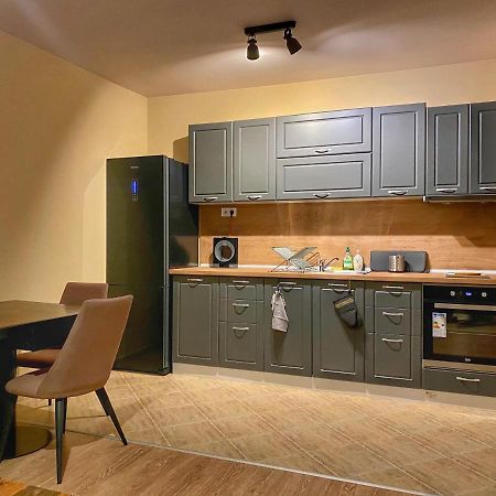 Stylish Urban Apart New 2021 Close To The Beach Varna Exterior foto